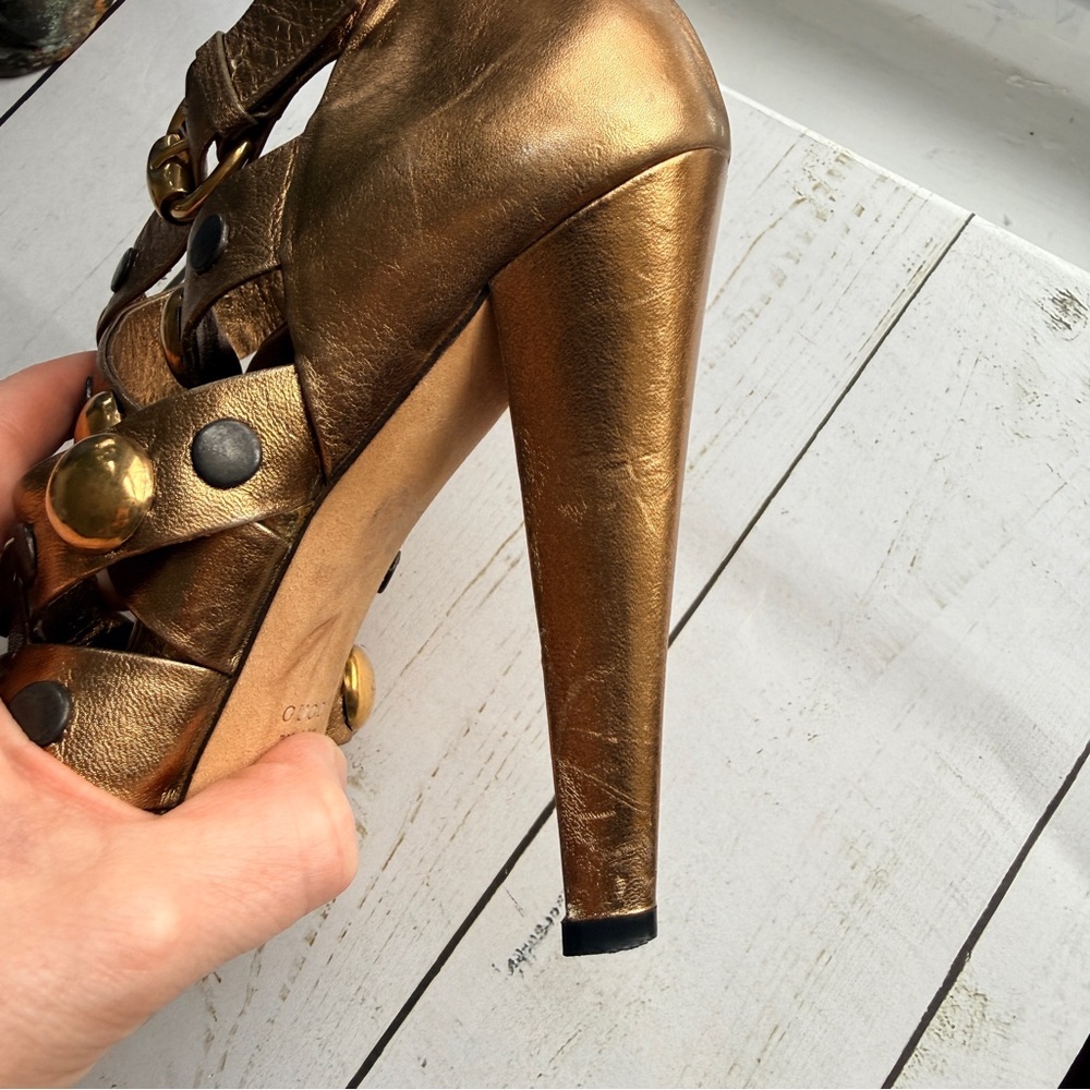 Gucci | Vintage Babouska Studded Metallic Gold Leather 5” Heels - Picture 14 of 16